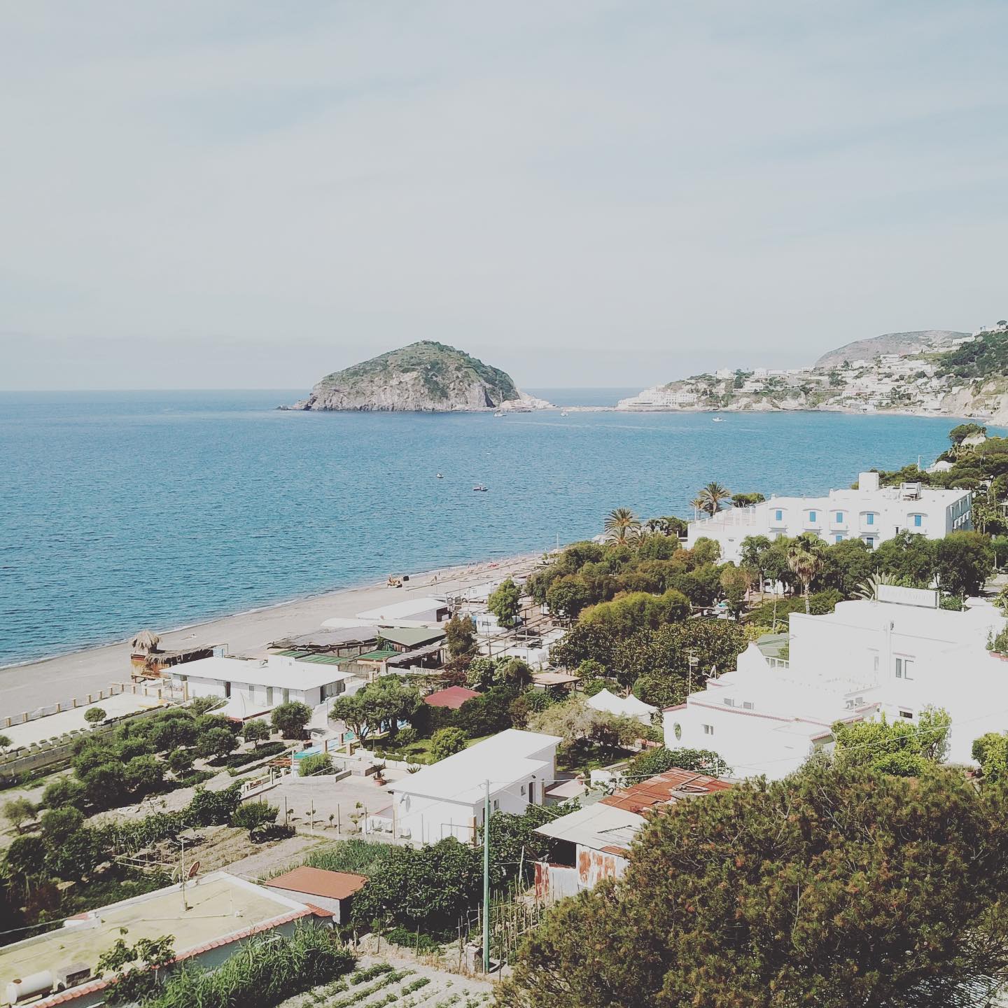 È sempre bello #spiaggiadeimaronti ••Oggi me ne vado al mare  #ristoranteida #ischia #love #food #relax