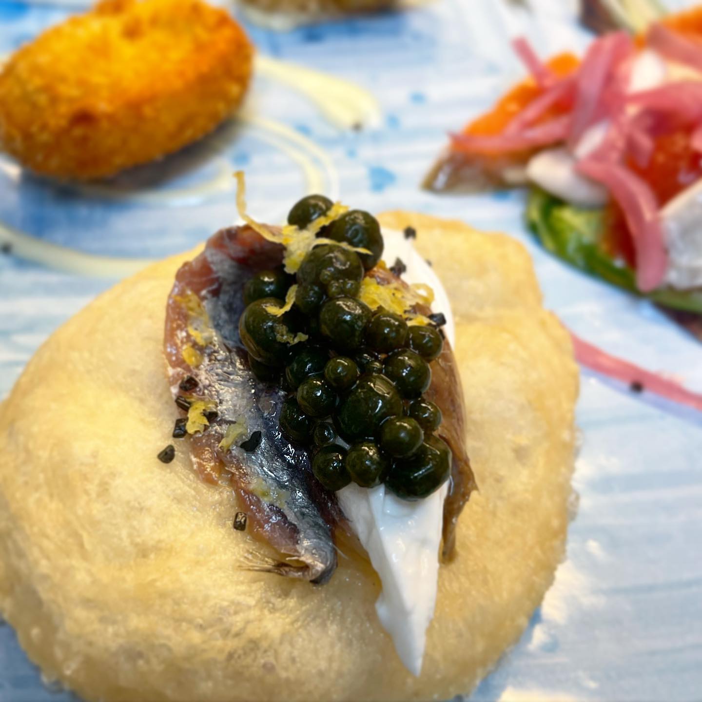 La nostra Montanarina Stasera con Caviale di Menta - alici di cetara - ricotta di Bufala - Limone••#montanara #food #lime #alici #cetara #menta #caviar