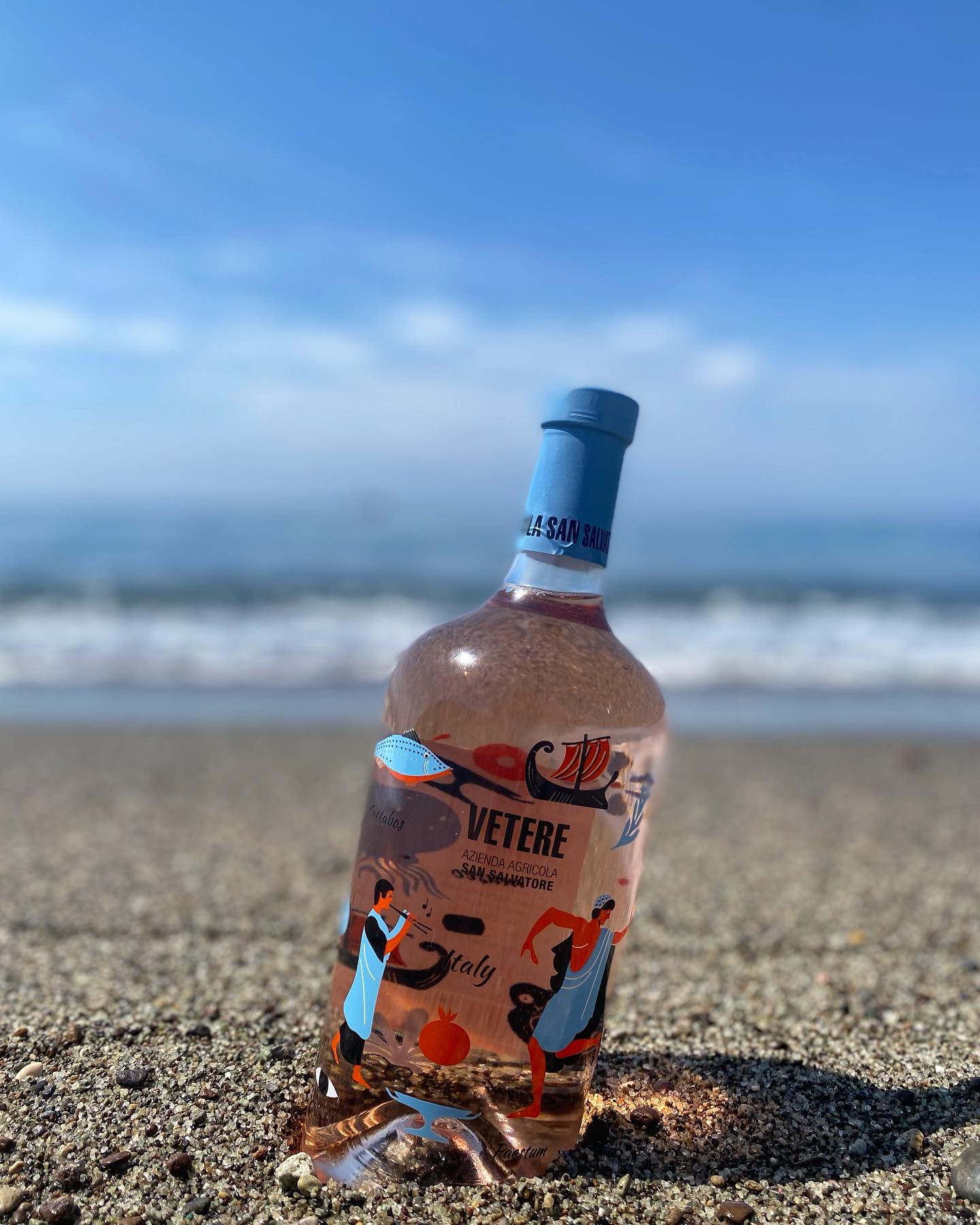 Buon Weekend a tutti, con un bel #vetere Limited Edition di #sansalvatore ?? @sansalvatore1988wines •••#rosewine #saturday #weekendvibes #ristoranteida #marontibeach