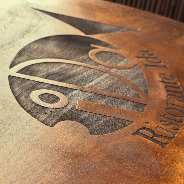 New tables are coming 🪚@mariossapere 
#ristoranteida #spiaggiadeimaronti #ischia