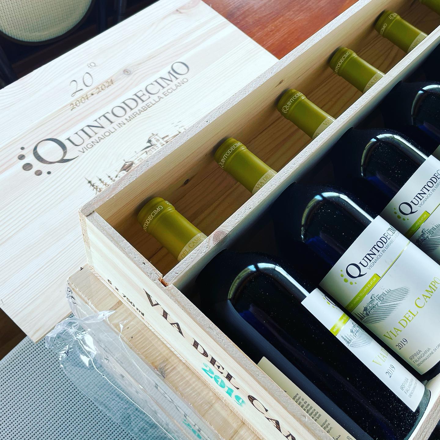 Auguri a @_quintodecimo_ per i suoi primi 20 Anni di vita!  ••#wine #luigimoio #quintodecimo #ischia #spiaggiadeimaronti #ristoranteida #topwine