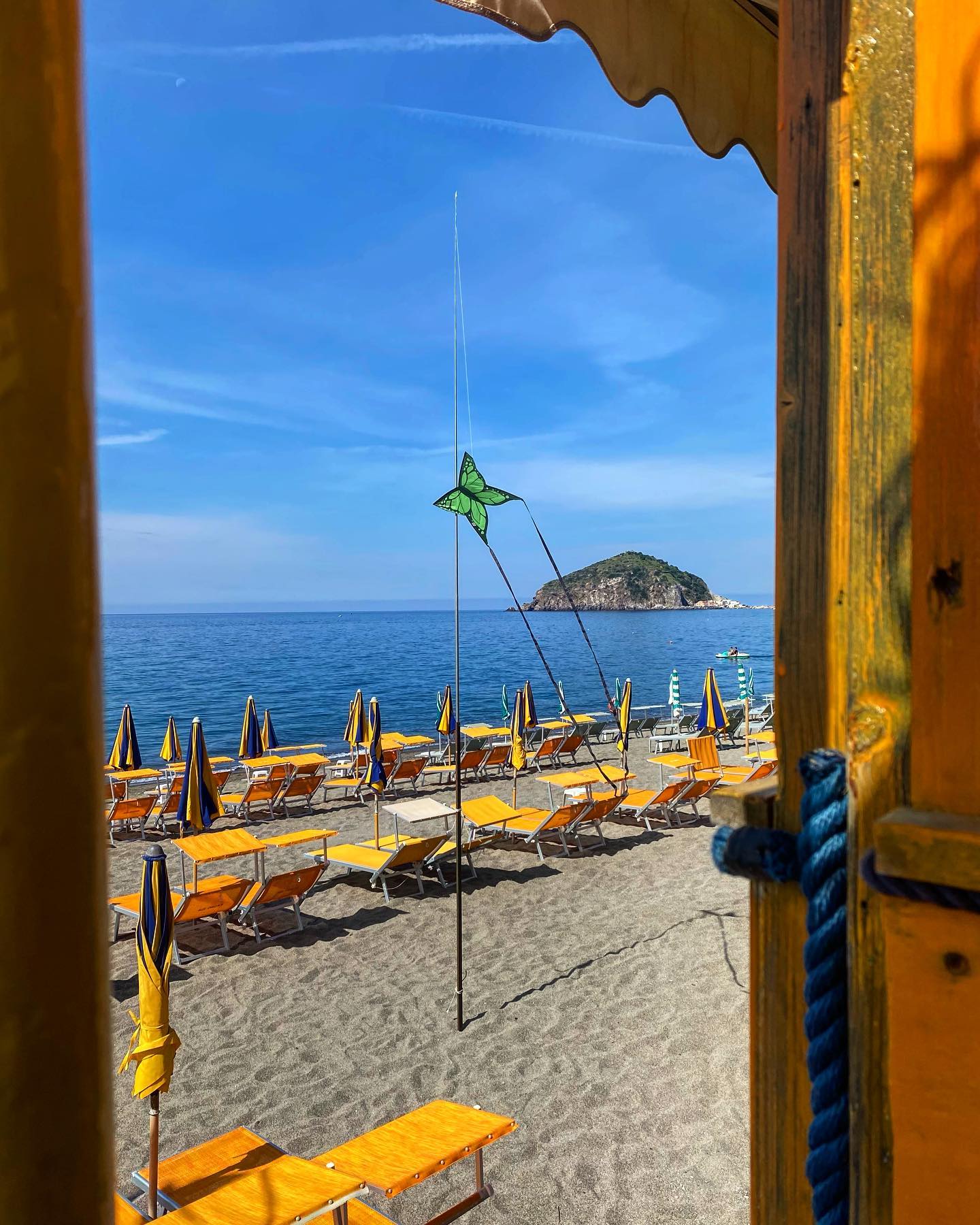 Paradise ??•••#aquiloni #mare #instamaronti #marontibeach #ristoranteida
